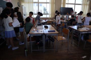 4年1組の授業参観の写真
