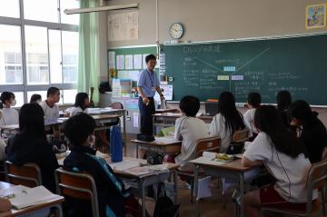 6年1組 授業参観の写真
