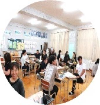 職員研修で話し合う様子の写真