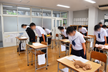 お辞儀の練習の様子です。