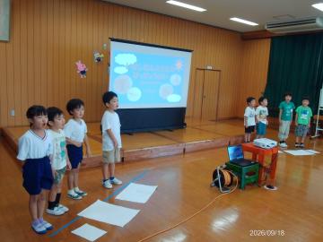 体験活動での経験を発表している様子。