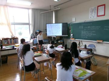 5年生理科の学習をしている様子