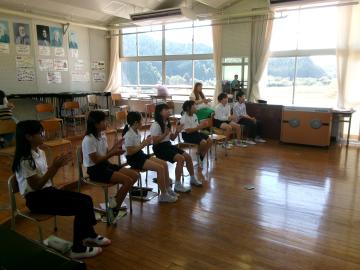 5年生音楽の学習をしている様子