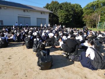 津田公園で集合している様子