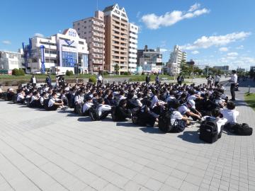 須磨シーワールド前で集合している様子