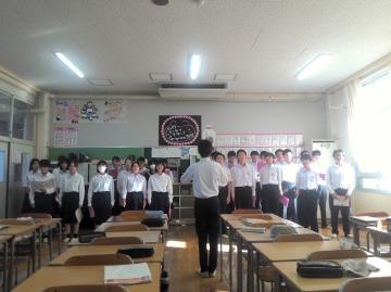 3年2組が合唱練習をしているようす
