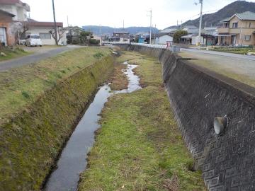 河川清掃作業終了後の流水部分の画像