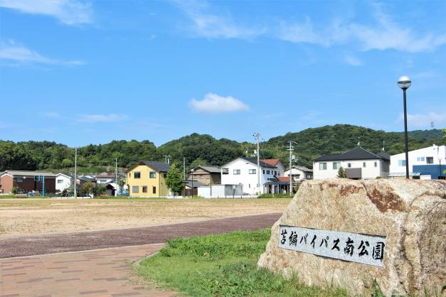 苫編バイパス南公園（園名石）