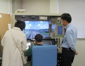 運転シュミレーター体験の写真です。