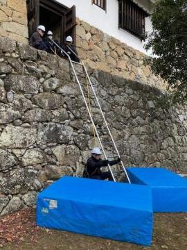 石垣用立てかけ梯子の写真