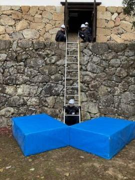 石垣用立てかけ梯子の写真