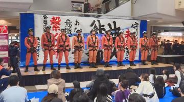 昨年のしかま消防フェアでの救助隊の写真