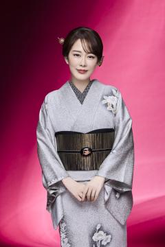 演歌歌手・丘みどりさん