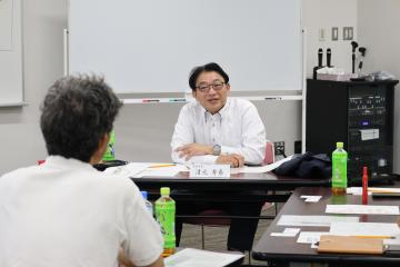 市長と参加者が意見交換する様子